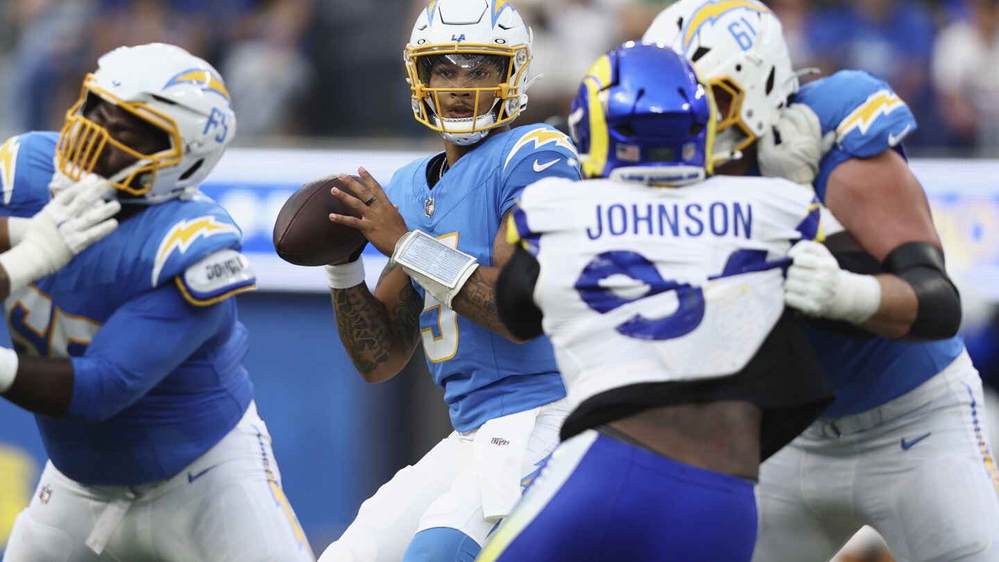 Rams expect defense to take step forward in second season for coordinator Shula, pass rusher Verse