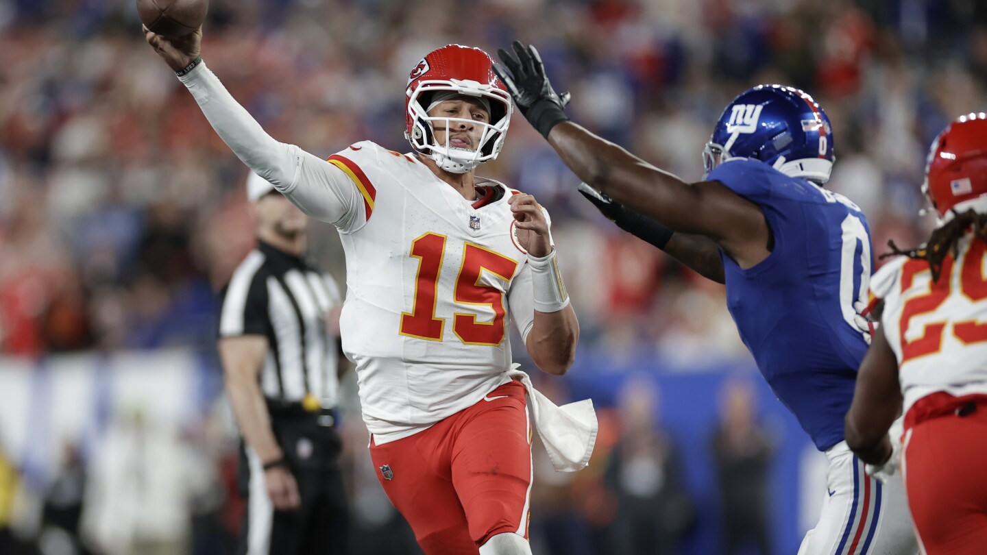 Patrick Mahomes and the Chiefs beat the Giants 22-9 for their first win this season