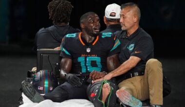 Dolphins wide receiver Tyreek Hill suffers dislocated left knee against Jets, taken to hospital