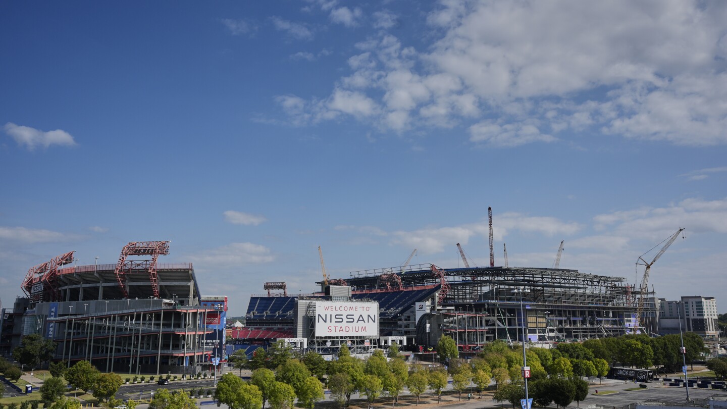 Titans reach halfway mark of construction on new stadium