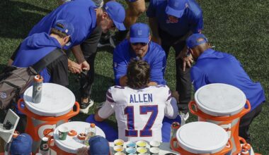 Bills' Josh Allen leaves game for 2 plays with a bloody nose after being hit in the face vs. Jets