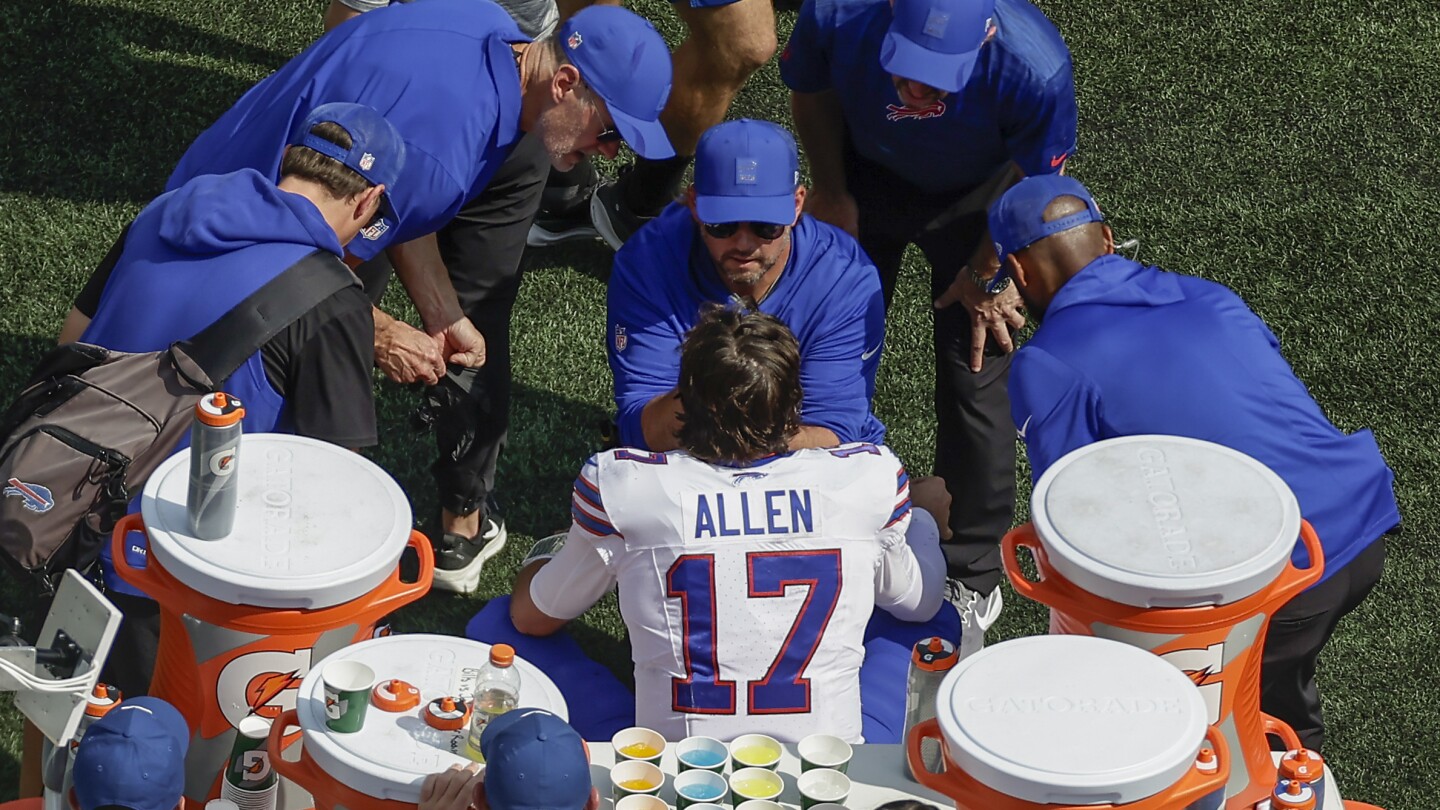 Bills' Josh Allen leaves game for 2 plays with a bloody nose after being hit in the face vs. Jets