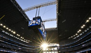 Debris falls from roof at home of Cowboys before game against Texans