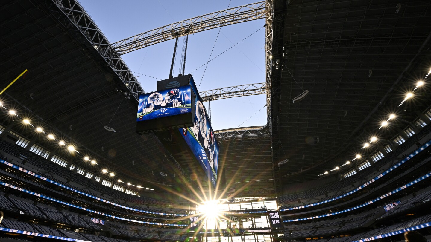 Debris falls from roof at home of Cowboys before game against Texans