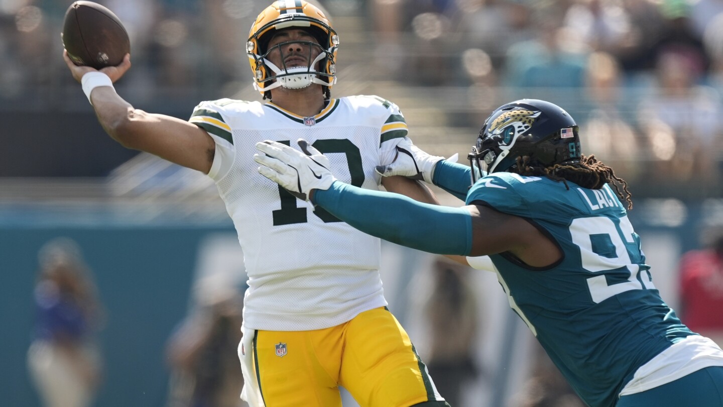 With Love watching from the sideline, the Packers beat the Jaguars 30-27 for 4th straight win