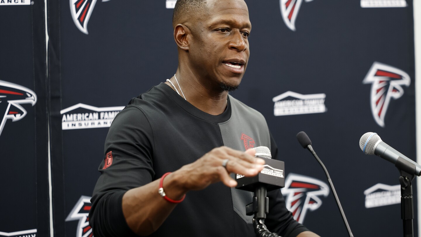 Falcons coach Raheem Morris fires receivers coach Ike Hilliard after shutout loss
