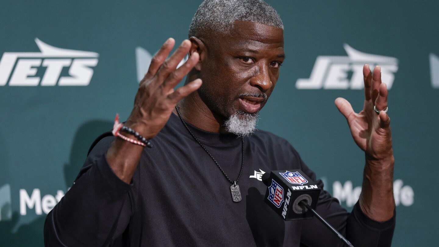 Aaron Glenn and the New York Jets aim for victory against Bucs