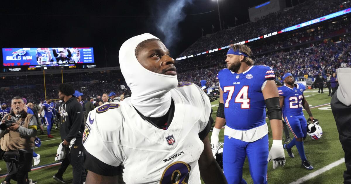 Lamar Jackson regrets shoving fan during Ravens' loss to Bills
