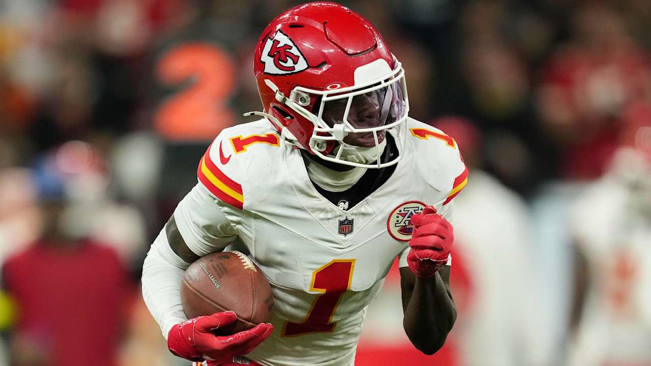 Chiefs WR Xavier Worthy suffered dislocated shoulder in loss to Chargers; timeline to return TBD