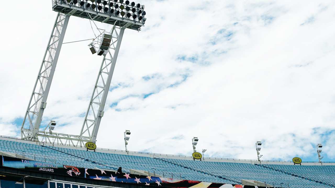 Panthers-Jagauars to resume after hour-plus delay