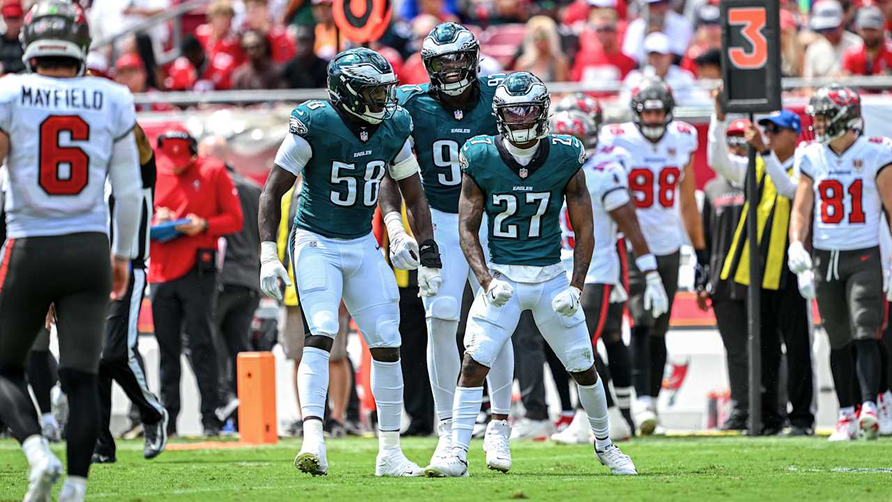 How did the Eagles improve to 4-0?