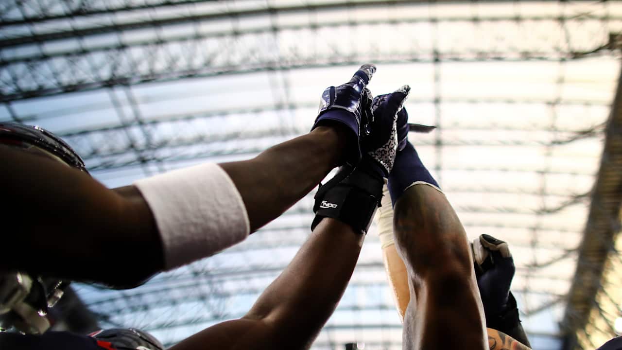 Texans Players Celebrate Roots in NFL Heritage Program