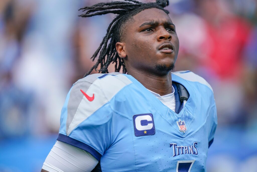 Tennessee Titans quarterback Cam Ward (1) takes the field before the game against the Los Angeles Rams at Nissan Stadium in Nashville, Tenn.