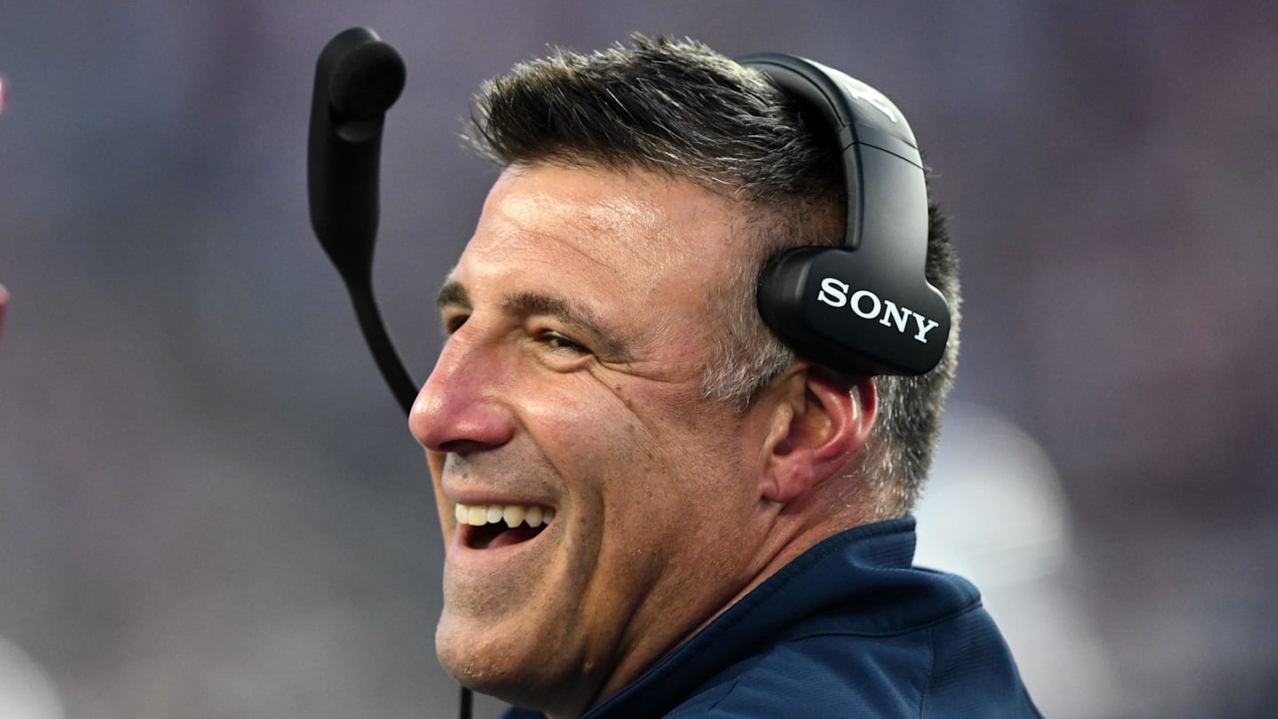 New England Patriots head coach Mike Vrabel