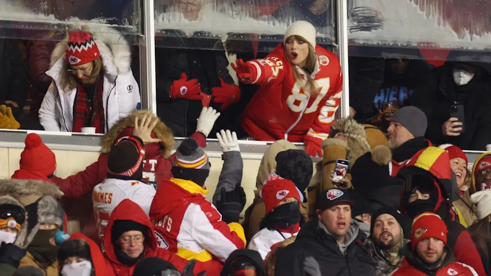 Taylor Swift during the AFC Wild Card Playoffs between the Miami Dolphins and the Kansas City Chiefs.