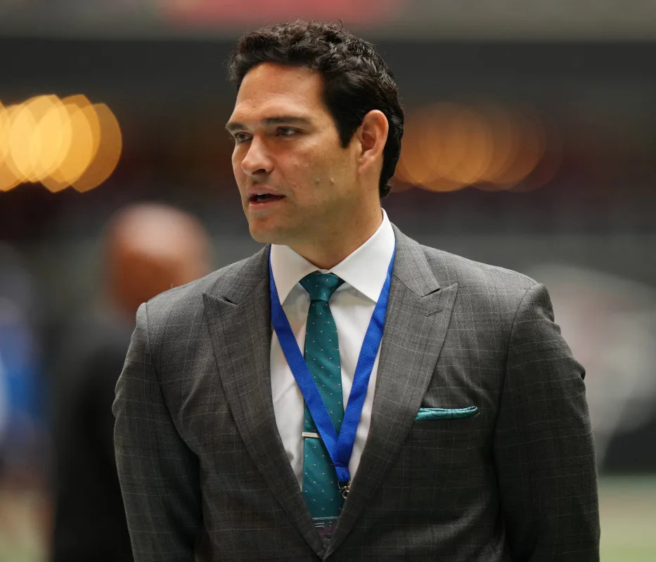 ATLANTA, GEORGIA - OCTOBER 31: Mark Sanchez of Fox Sports looks on prior to the game against the Carolina Panthers at Mercedes-Benz Stadium on October 31, 2021 in Atlanta, Georgia. (Photo by Mark Brown/Getty Images)Mark Brown&sol;Getty Images