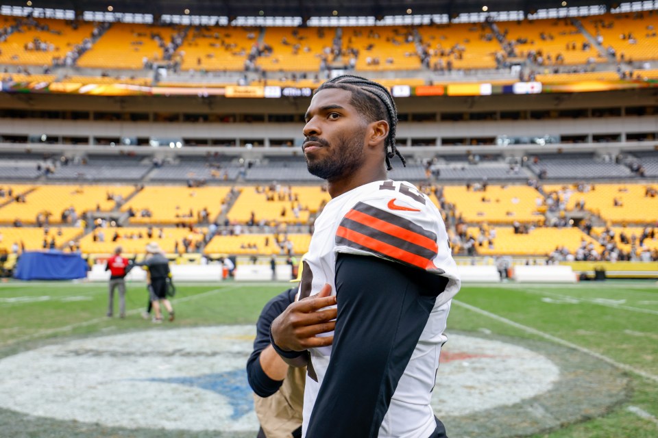 Shedeur Sanders poses before the Browns' game against the Steelers