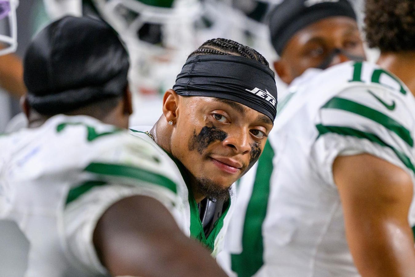 Jets Get Glenn His First Victory; Colts, Vikings Roll