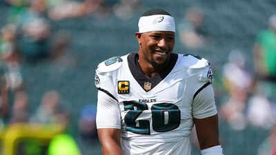 Saquon Barkley injury update: Eagles RB dealing with knee soreness as status for Giants game remains uncertain