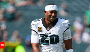 Saquon Barkley injury update: Eagles RB dealing with knee soreness as status for Giants game remains uncertain | NFL News