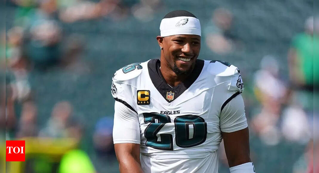 Saquon Barkley injury update: Eagles RB dealing with knee soreness as status for Giants game remains uncertain | NFL News