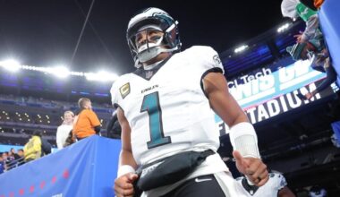 Eagles appear to get away with another false start on 'tush push' against Giants