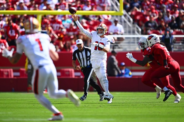 San Francisco 49ers quarterback Mac Jones (10) throws a pass against the Arizona Cardinals in the fourth quarter of their NFL game at Levi's Stadium in Santa Clara, Calif., on Sunday, Sept. 21, 2025. San Francisco 49ers defeated the Arizona Cardinals 16-15. (Jose Carlos Fajardo/Bay Area News Group)