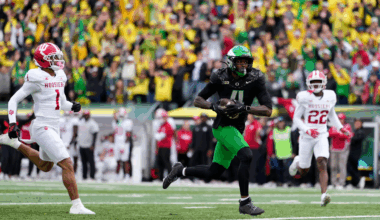 Oregon vs. Indiana live updates: Game score, analysis as Ducks, Hoosiers collide in top 10 showdown