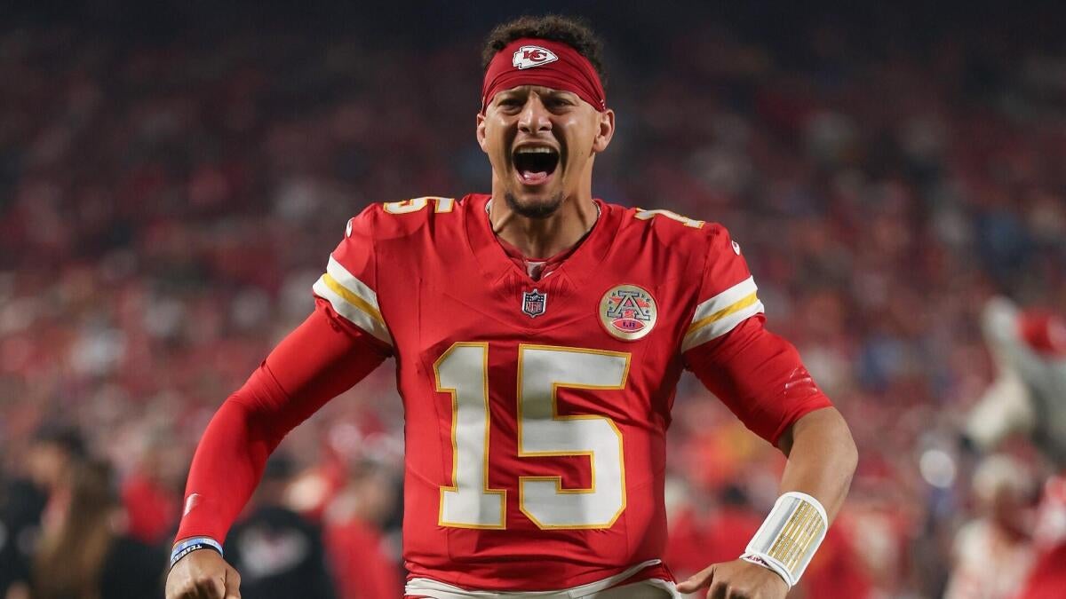 Chiefs' Patrick Mahomes breaks one of Aaron Rodgers' NFL records on 'Sunday Night Football'