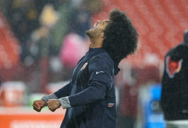 Chicago Bears wide receiver Rome Odunze warms up to face...