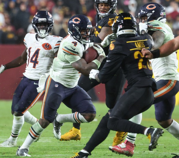 Bears running back D'Andre Swift (4) rushes for a first...
