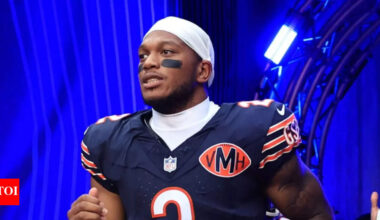 DJ Moore left the Northwest Stadium in an ambulance after a 25-24 win over the Washington Commanders | NFL News