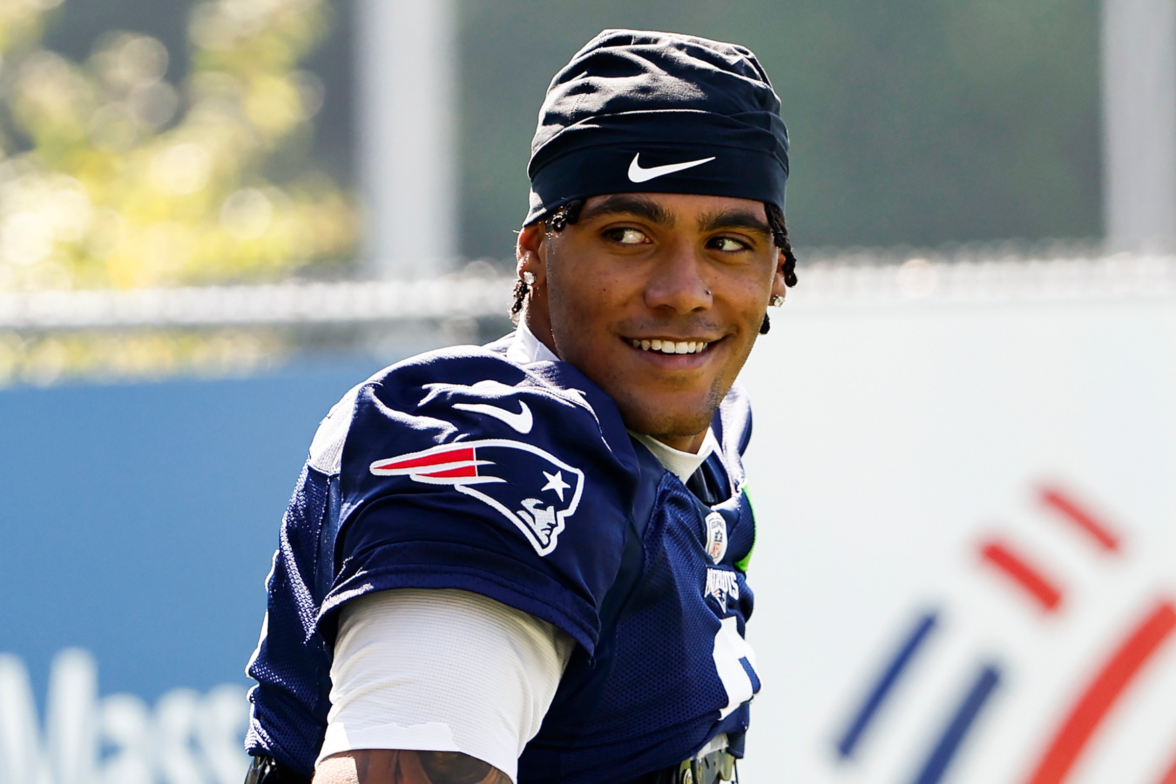 Patriots links 10/09/25: Secret sauce Diggs + Gonzalez