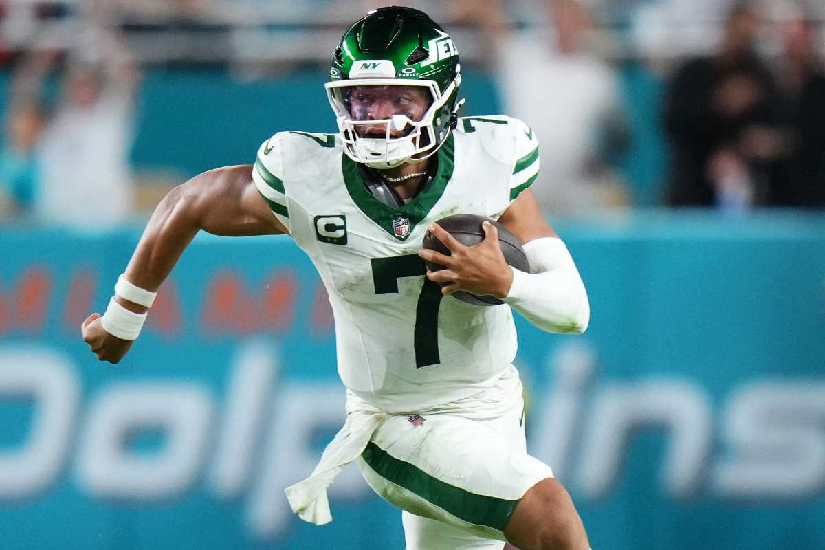 Justin Fields scramble Jets Dolphins Week 4 MNF