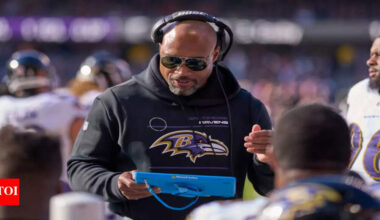 Could Dolphins’ Anthony Weaver jump ship after 2025 disaster? Titans eye defensive coach for head job | NFL News