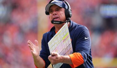 'Silly' to run on field, argue call in Broncos-Giants