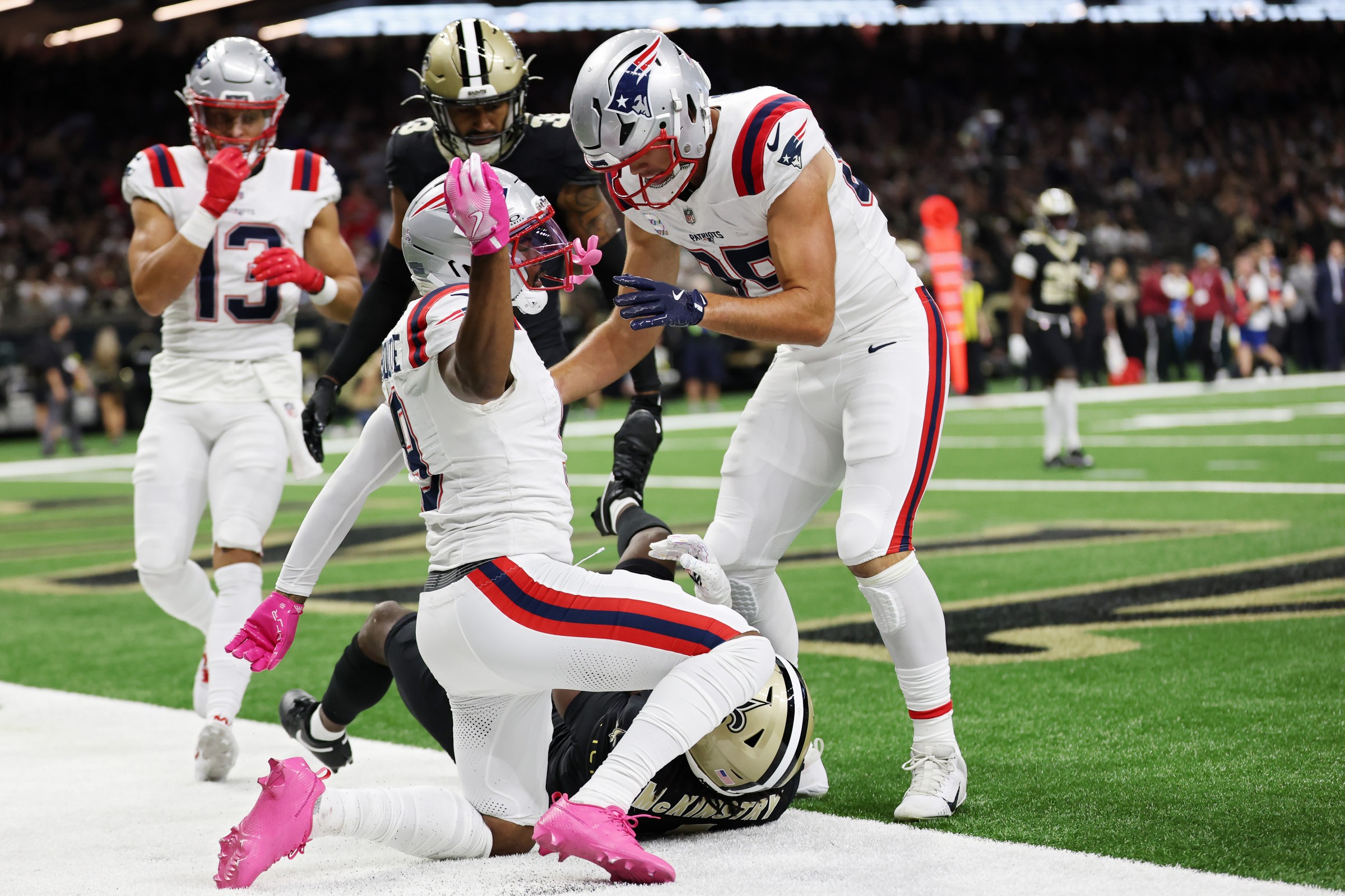 Patriots links 10/13/25: Maye plays it cool, Boutte shines, defense bends, refs break