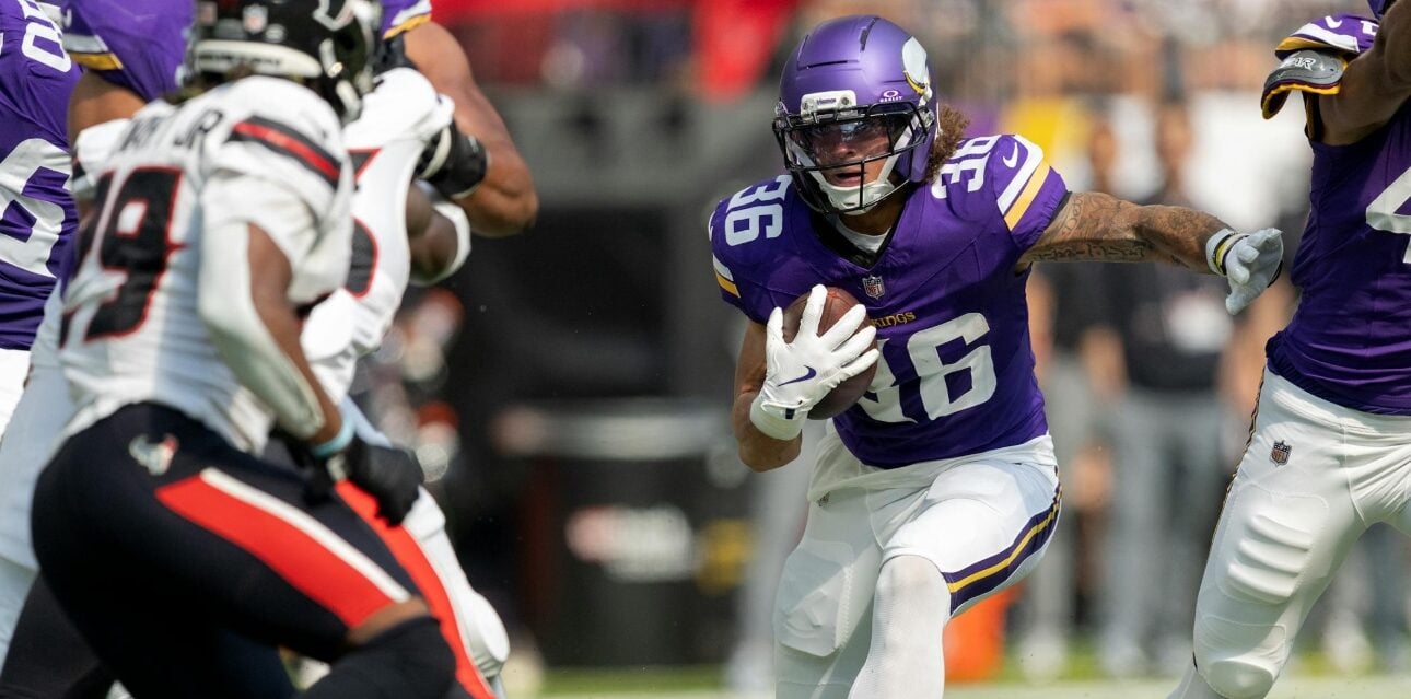 Vikings' Zavier Scott Faces Uncertain Status for Week 8 With Wrist Injury