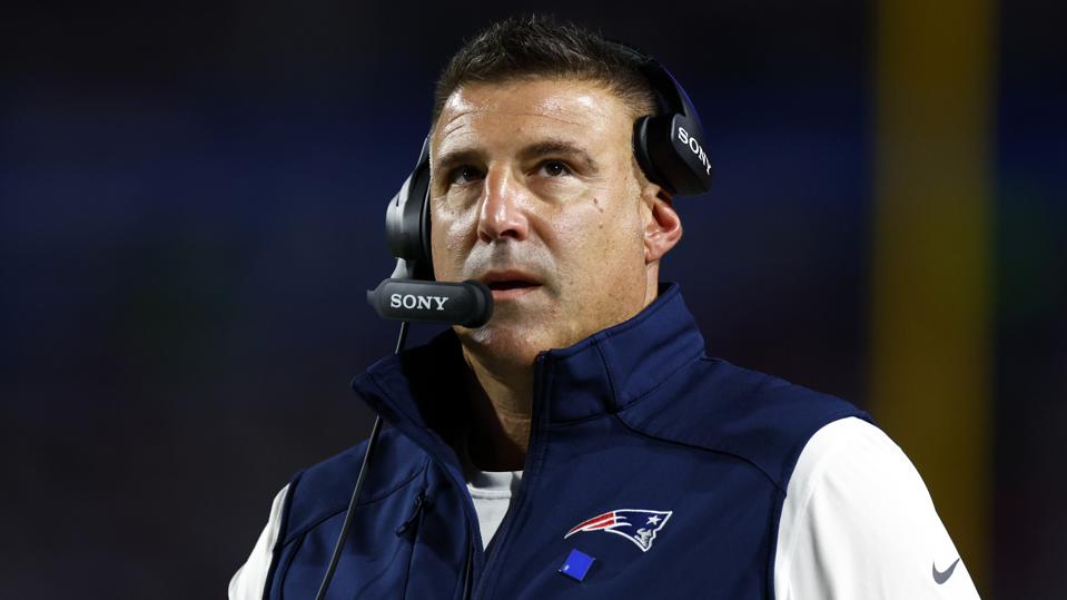 New England Patriots head coach Mike Vrabel 