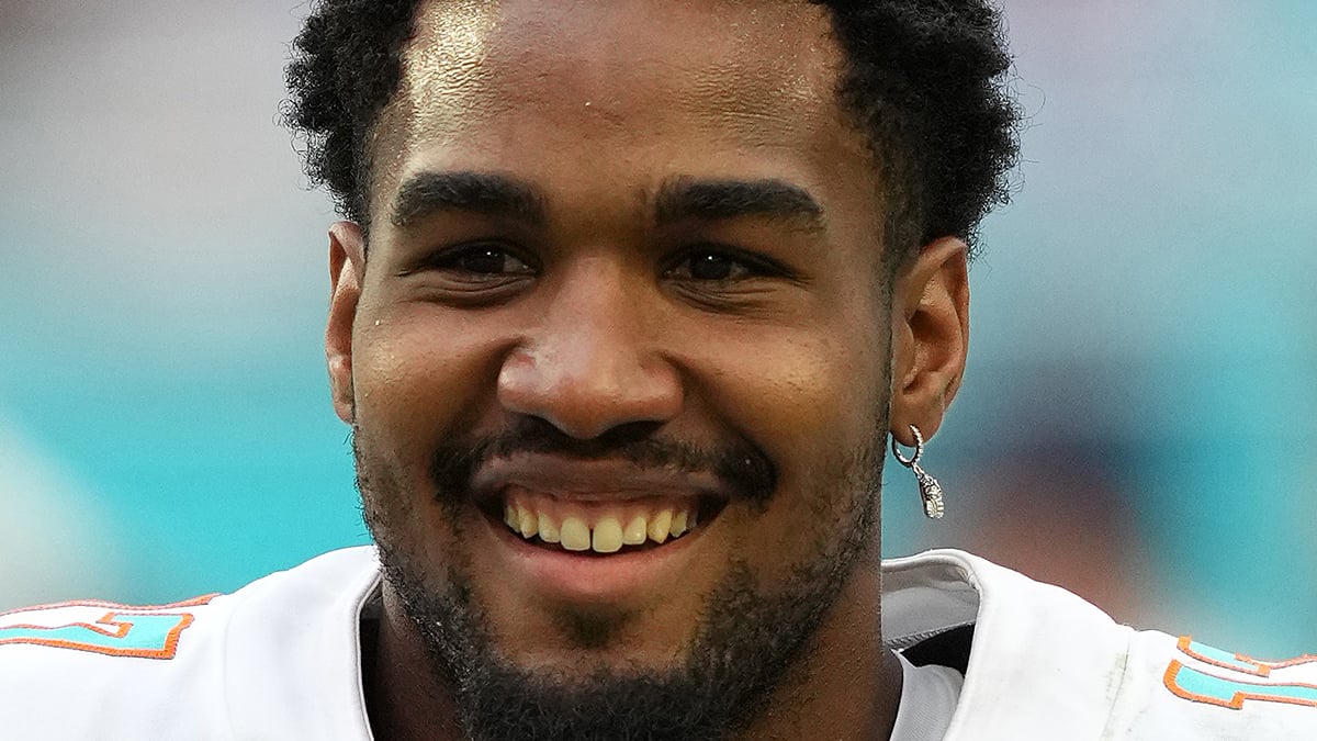 Jaylen Waddle Headshot