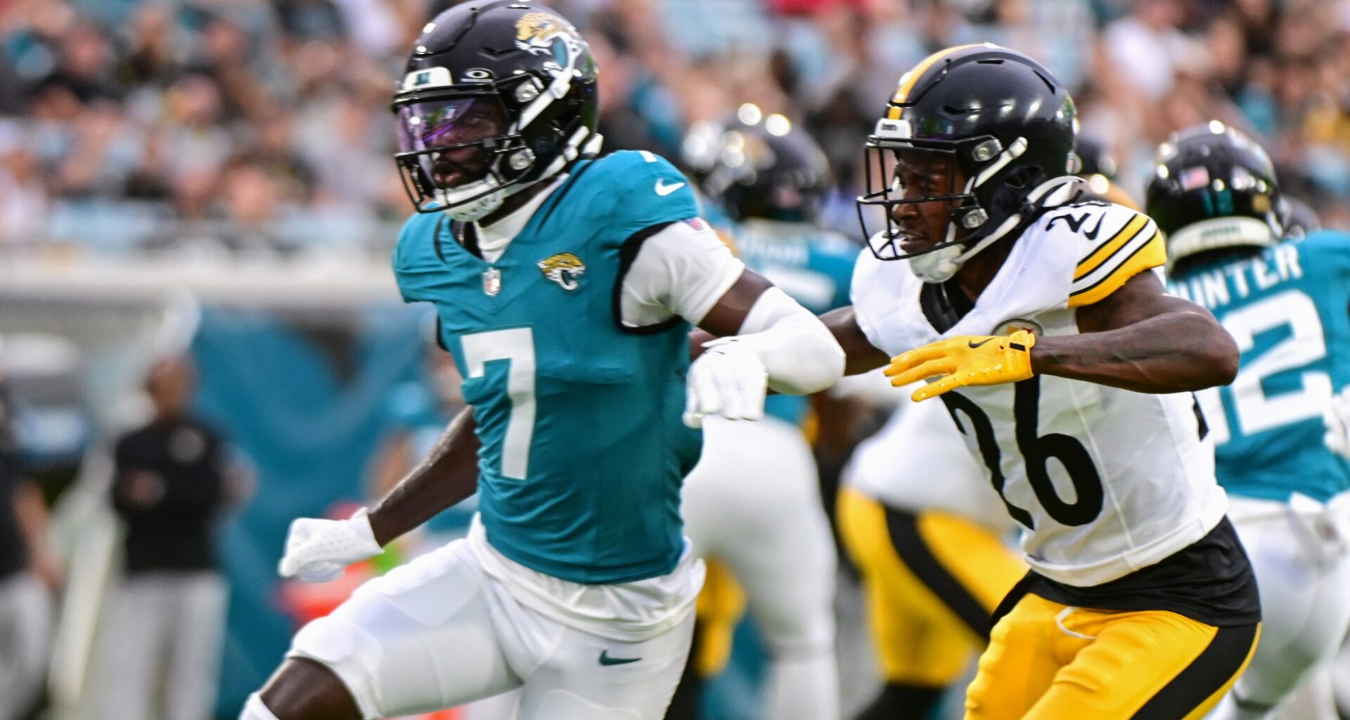 Rising Star WR Surprisingly Enters NFL Trade, Fit for Steelers?