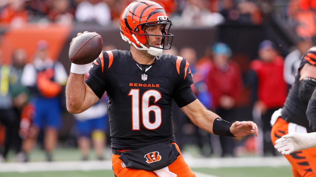Bengals' Joe Flacco dealing with shoulder injury: QB is '50-50' for Week 9 game vs. Bears
