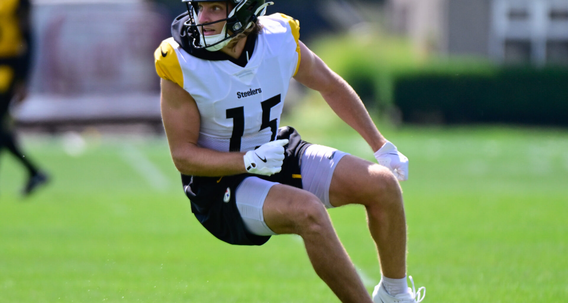 Steelers Wide Receiver Unexpectedly Lands on Injury Report with Neck Issue