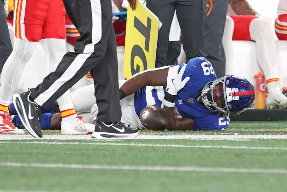 Tyrone Tracy Jr. grabs his shoulder in pain during the Giants-Chiefs game on Sept. 21, 2025. Charles Wenzelberg/New York Post