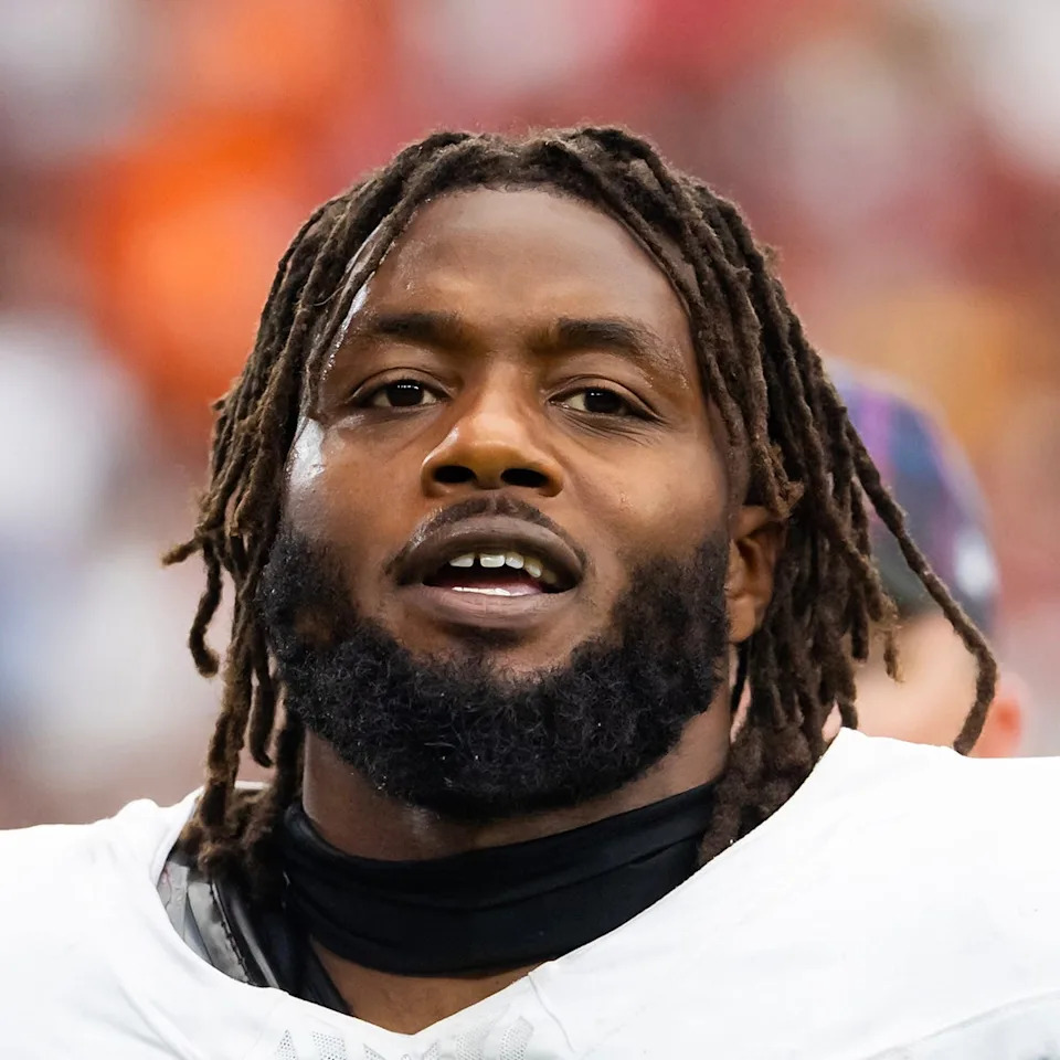Sep 29, 2024; Glendale, Arizona, USA; Washington Commanders linebacker Dante Fowler Jr. (6) against the Arizona Cardinals at State Farm Stadium. Mandatory Credit: Mark J. Rebilas-Imagn Images