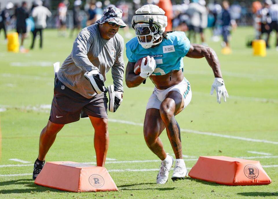 Dolphins' Wright ‘surprised, disappointed' after Sunday. And personnel news