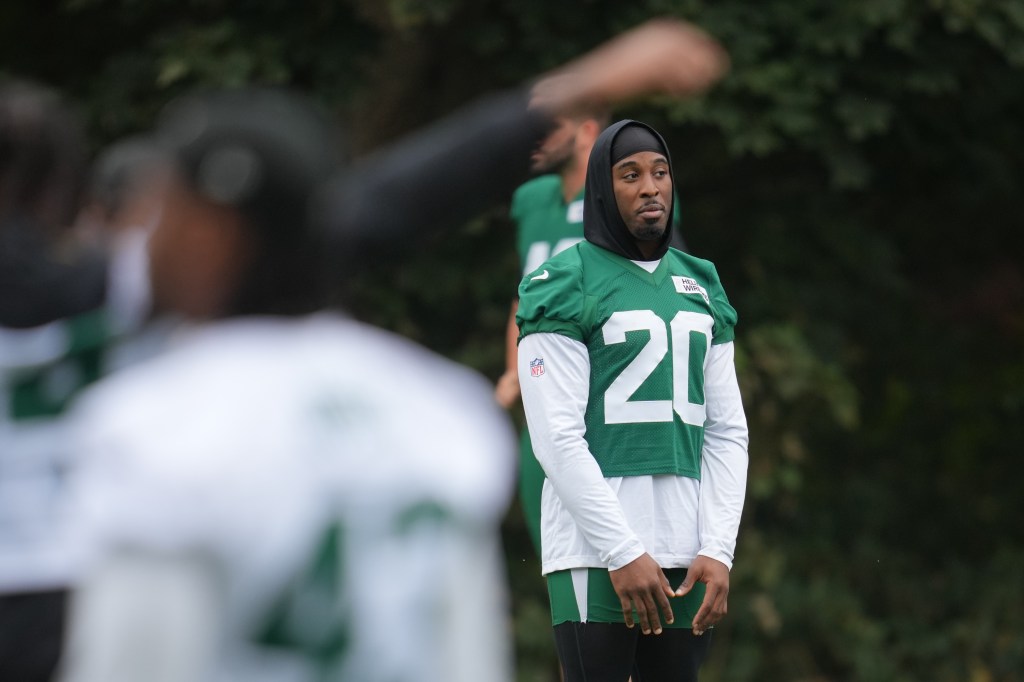 New York Jets running back Breece Hall (20) during NFL football practice.