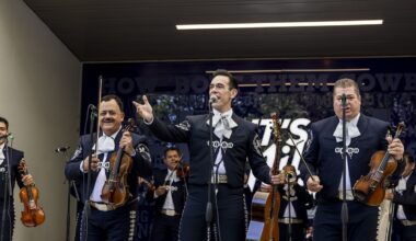 Dallas Cowboys Celebrate Hispanic Heritage with Mariachi Vargas
