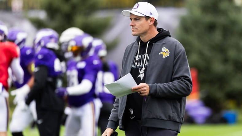 Kevin O'Connell - Minnesota Vikings practice