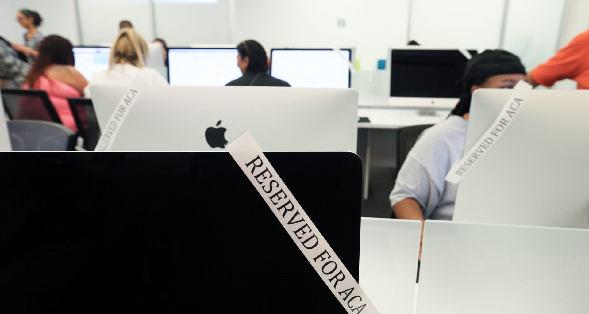 Feds cut program to help Texans find insurance